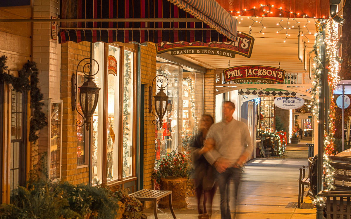 Find Christmas Spirit in the Small Towns of Texas